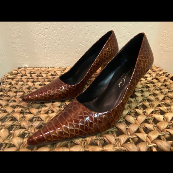 Kenneth Cole alligator print patent leather pumps - Picture 8 of 13